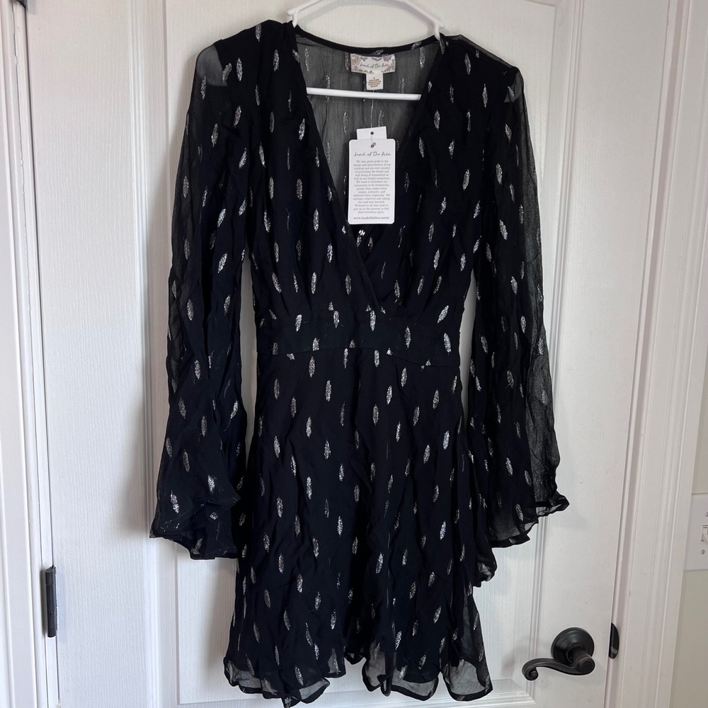 Band of the Free Black Silver Metallic Foil Wrap Casual Dress Size Small‎ NWT